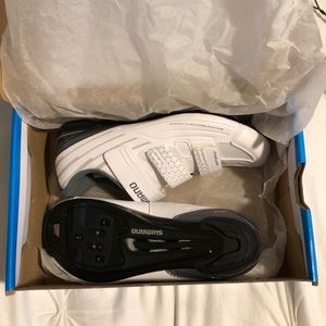 Shimano white cycling/spinning shoes